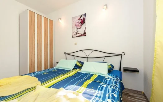 Schönes Haus mit vier Wohnungen, Grebaštica