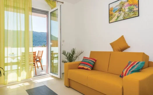 Schönes Haus mit vier Wohnungen, Grebaštica