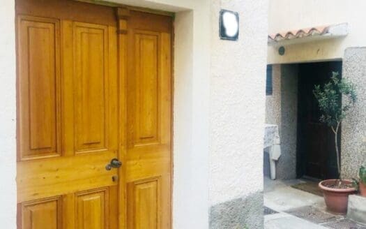 Schönes Steinhaus im Zentrum der Stadt Cres