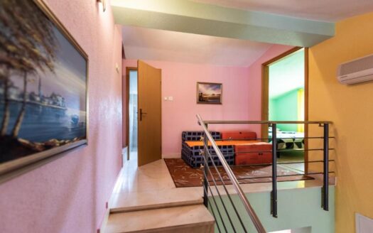 Schönes Apartmenthaus in der Nähe des Meeres, Vinišće