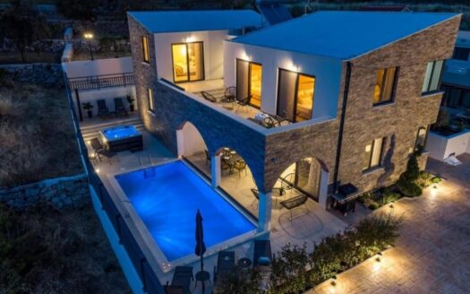 Villa in Čisli bei Omiš – Komfort, Pool und hervorragende Investitionsmöglichkeit