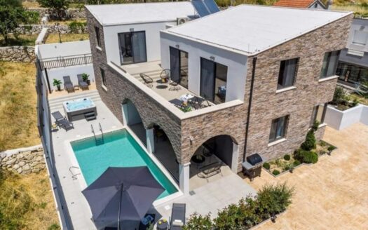 Villa in Čisli bei Omiš – Komfort, Pool und hervorragende Investitionsmöglichkeit