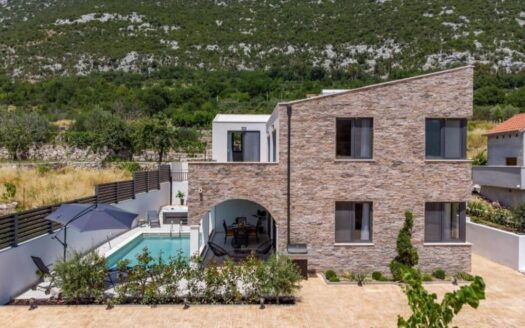 Villa in Čisli bei Omiš – Komfort, Pool und hervorragende Investitionsmöglichkeit