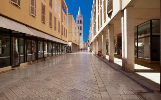 Zadar, Halbinsel – komfortable Dreizimmerwohnung an der Kalelarga