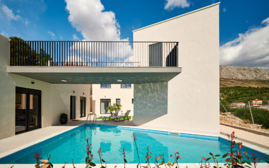 Dugi Rat – Stilvolle Villa mit privatem Pool, nur einen kurzen Spaziergang vom Strand entfernt