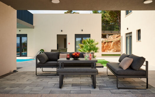 Dugi Rat – Stilvolle Villa mit privatem Pool, nur einen kurzen Spaziergang vom Strand entfernt